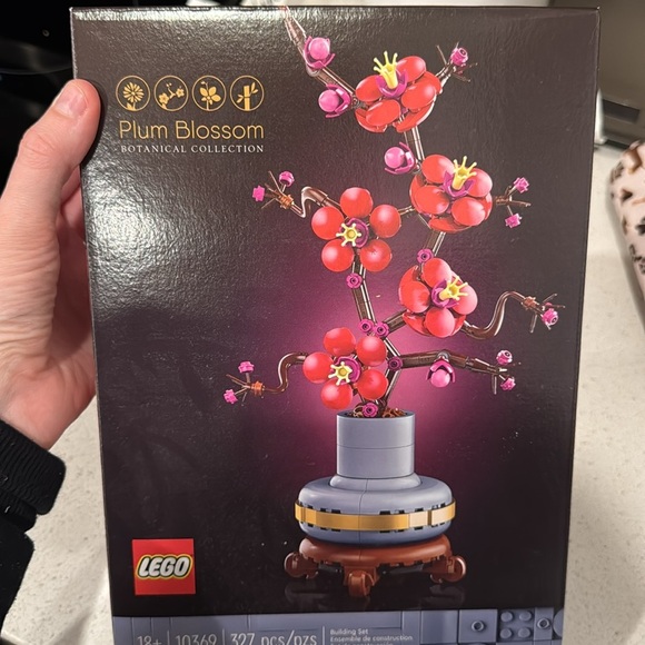 LEGO: Plum Blossom (Botanical Collection) - Picture 2 of 3